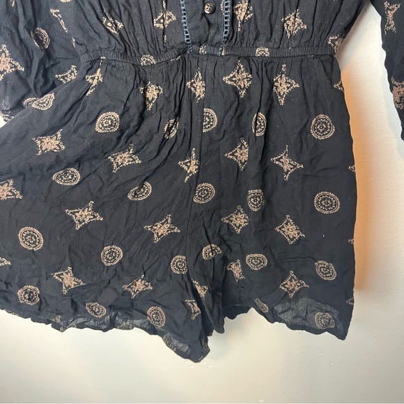 AMUSE Society Boho Romper Black Size Medium Viscose Geometric Pattern - Picture 2 of 6